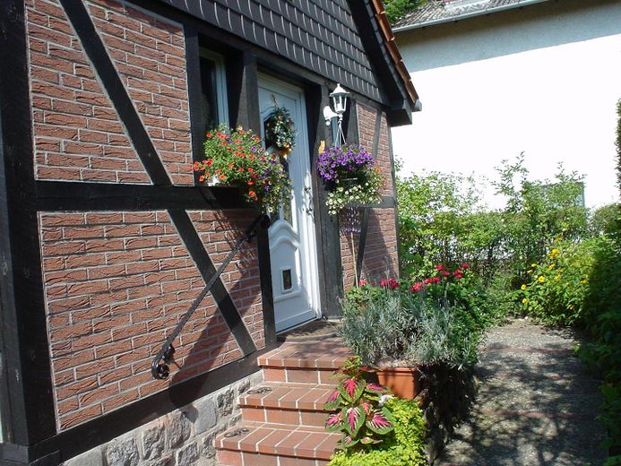 Provisionsfrei: Freistehendes Zweifamilienhaus im grünen Berlin-Heiligensee – Eingang Wohnung DG
