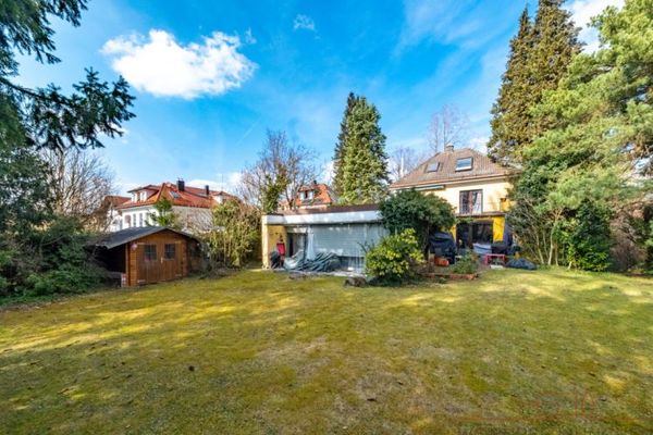 Bauträger und Projektierer:
1250m² Baugrundstück mit Altbestand in ruhiger Lage in Haar