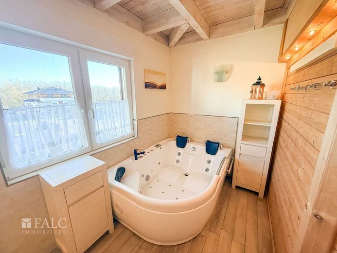Wohnung mit Penthouse Charakter nur ca. 150 m zur Ostsee – Badezimmer