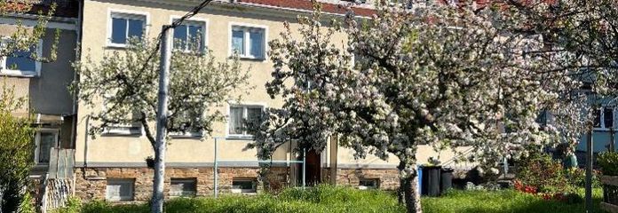 Frisch sanierte helle 2 Raum Wohnung in ruhiger Lage mit wunderschönem Garten