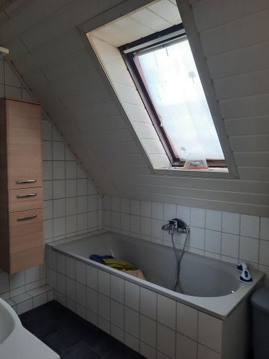 Casa unifamiliare con possibilità di appartamento indipendente/alloggio multigenerazionale su terreno spazioso - senza provvigione – OG Badezimmer_