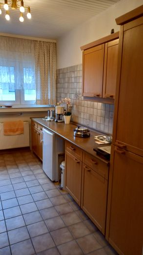 sonnige Wohnung mit Weitblick – Küche rechts