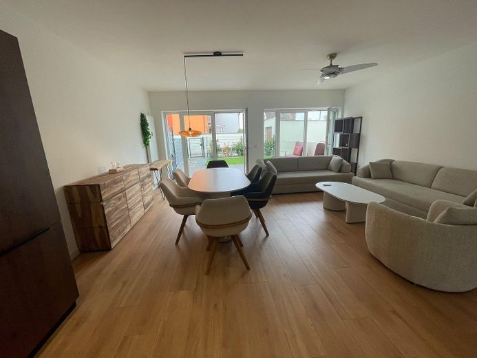 Appartement moderne au rez-de-chaussée, accessible aux personnes à mobilité réduite, avec jardin privatif – Wohnen