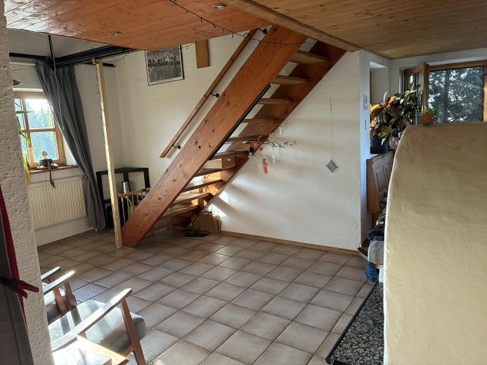 Багатофункціональна мезонет / сутеренна квартира 83 +42 м²  у природній місцевості - багатофункціональний гараж – Treppe vom Wohnraum  ins DG