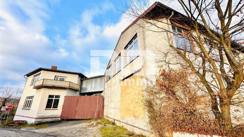 Modernisierter Gewerbekomplex (2 Gebäudeteile) mit langfristigem Mieter + freie Flächen im OG – Rückansicht 2. Zufahrt zum Innenhof Gebäude 4