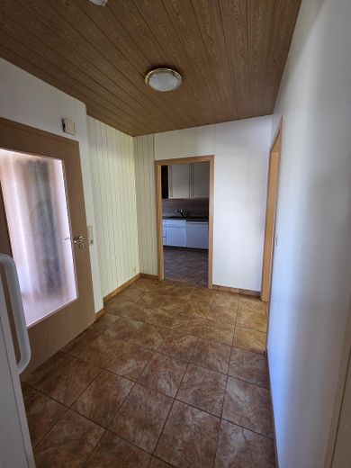 Schönes freistehendes Einfamilienhaus zu verkaufen – Flur EG 1