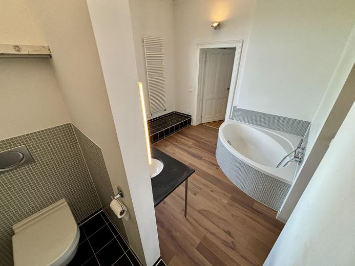 Altbau-Charme pur: 4-Zimmer-Wohnung mit Dielenboden & Stuckdecken – Foto 15