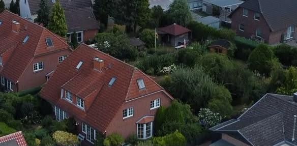 DHH- sehr schön hell, frei/ unvermietet, tolles großes Grundstück – Foto 4