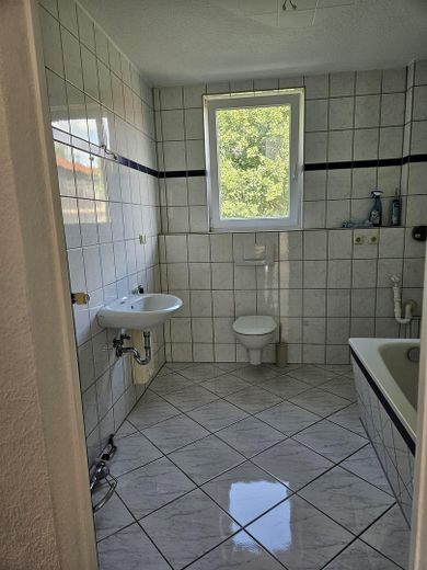 Schöne renovierte Wohnung – Badezimmer