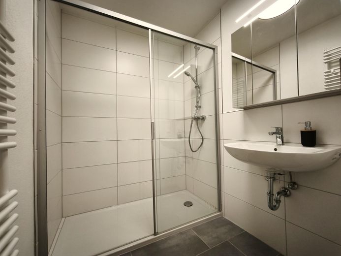 Een droom – instapklaar 3,5-kamerappartement met balkon en garage – Badezimmer