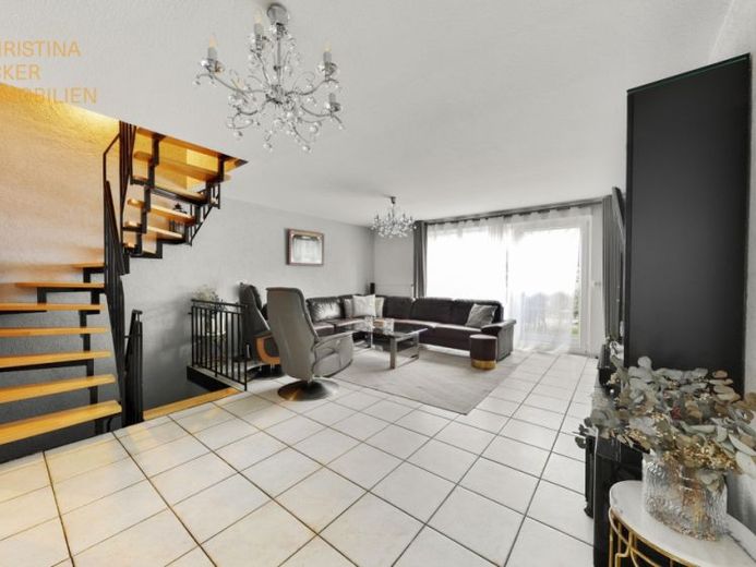 Haus-im-Haus-Gefühl in Hanau: Maisonettewohnung mit Stellplatz und Garten in HBF-Nähe – Foto 1