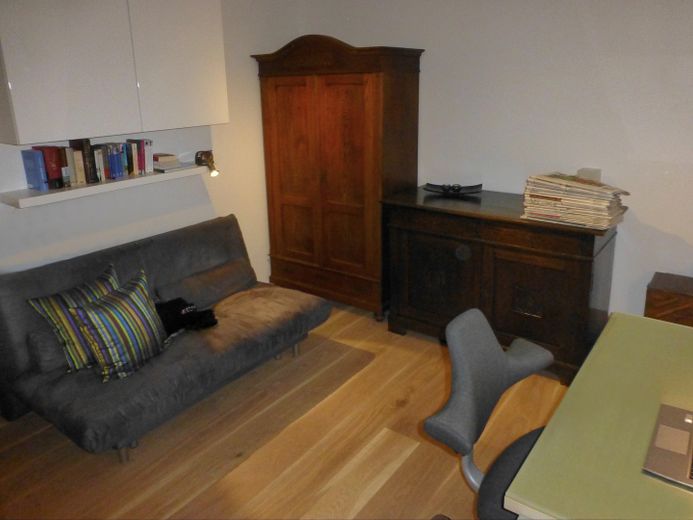 Courtagefrei: Helle und zentral gelegene DG-Maisonette-Wohnung mit Galerie und Sonnenterrasse – 05_Arbeits-Gästezimmer_2