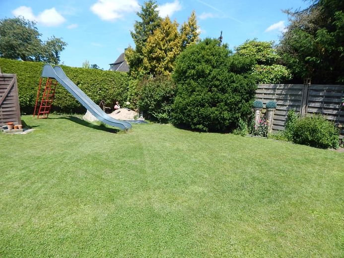 Elmshorn’da çok yönlü tek veya iki ailelik ev – Aile, home office veya kısmi kiralama için alan! – Garten