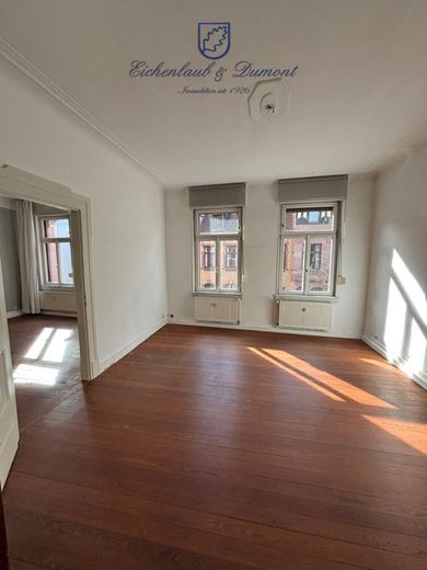 Gepflegte 4-ZKB Altbauwohnung mit Balkon im Regierungsviertel – Raum 2