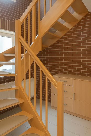 Treppe ins Obergeschoss