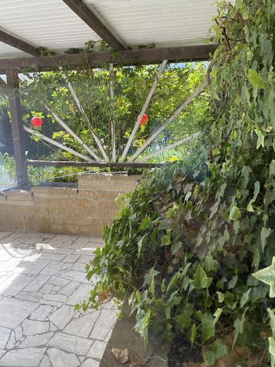 Casa a schiera di testa in posizione residenziale tranquilla a Untereisesheim – überdachte Terrasse