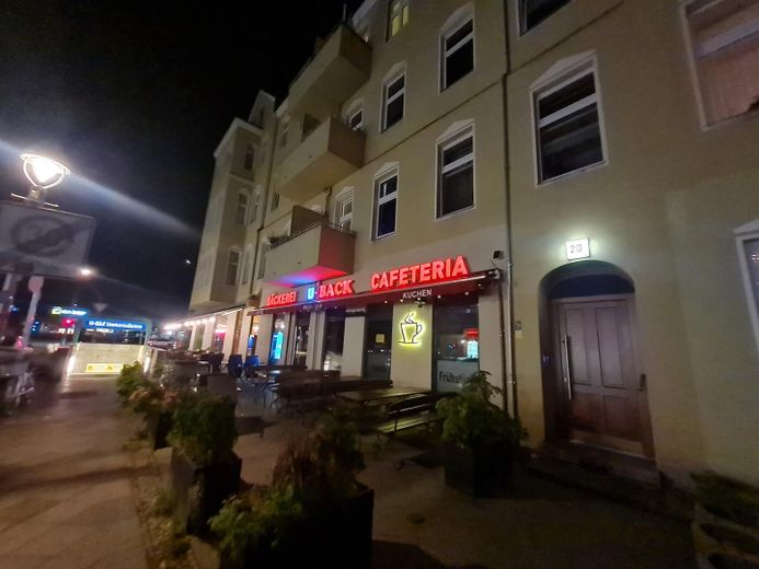 2-Zimmer -ETW mit Balkon in guter Lage Berlin Siemensstadt direkt vom Eigentümer – Straßenansicht Nacht