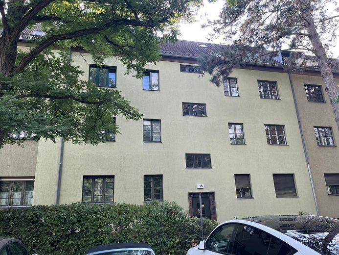 Erstbezug nach Sanierung, 2,5 Zimmer Wohnung mit Loggia, provisionsfrei – Vorderansicht