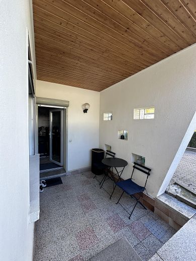 ZENTRUMSNAH! EG Wohnung ETW in saniertem MFH – Loggia