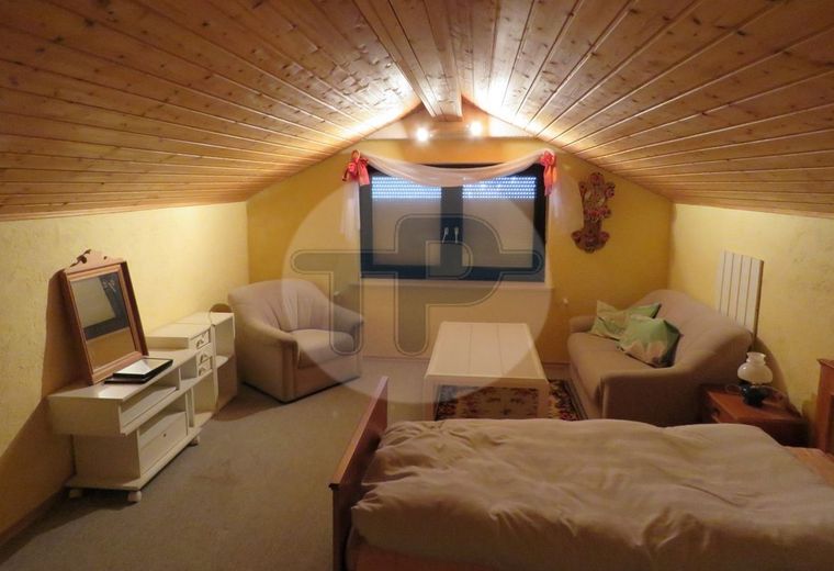 AUSSICHTSREICHES EINFAMILIENHAUS
MIT EINLIEGERWOHNUNG – Zimmer