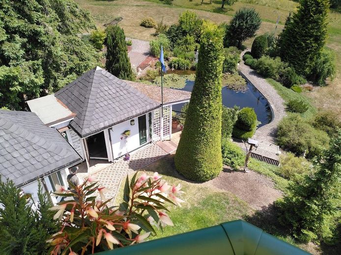 Balkon-Blick auf Pavillon etc.