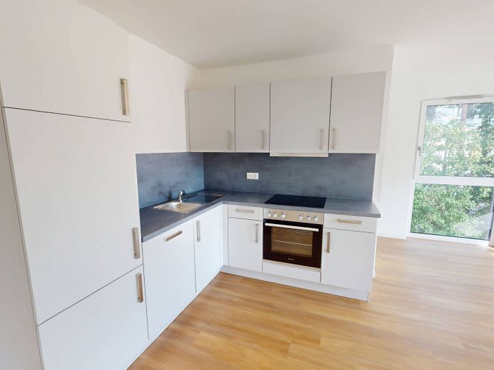 Oasi di benessere inondata di luce di 83 m²: moderno appartamento di 3 locali con balcone a Villingen – Küche