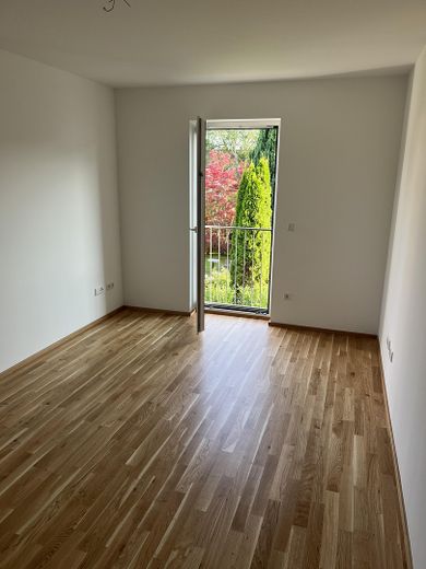 Abitare sentendosi bene: moderno appartamento di 3 locali con balcone – Arbeiten/Kind