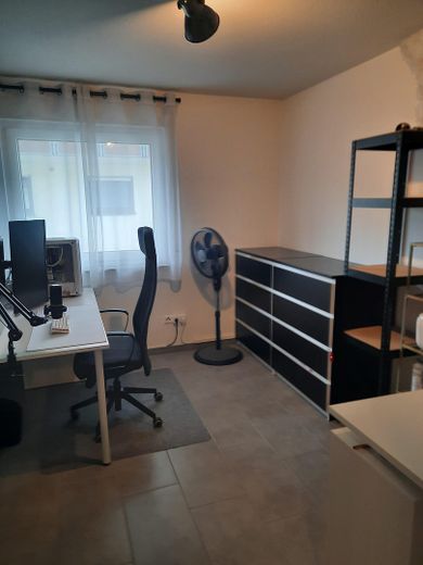 Helle 4-Zimmer-Wohnung mit Wohnküche in Neuffen – Arbeitszimmer