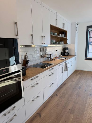Serviced-Apartment-Businessapartment-Berufspendler: All-In je 25qm (+ 55qm Co-Livingbereich) – Wohnküche Gemeinschaft