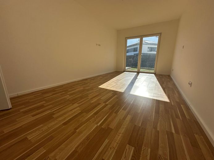 Moderno apartamento de 2,5 habitaciones en planta baja – Schlafzimmer