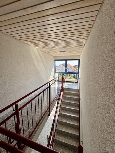 Provisionsfrei: 2-Zimmer-Wohnung DG mit Balkon in betreuter Wohnanlage – Treppenhaus 2