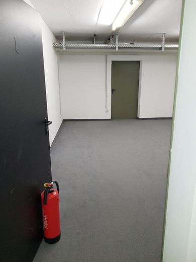 Retail space / office / practice — quiet yet central / S-Bahn around the corner / on 2 levels – Kellerraum: 22,41 qm