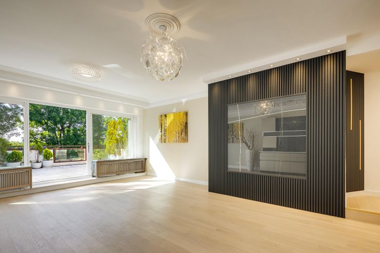 Designer-Penthouse mit Traum- Dachterrasse und Blick über Isarhochufer: PROVISIONSFREI – Wohnzimmer mit Designelementen