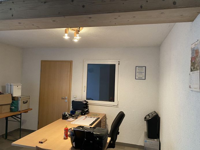 Büro - Zugang Lagerhalle