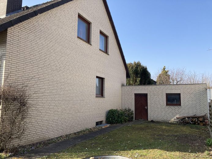 hintere Ansicht mit Schuppen