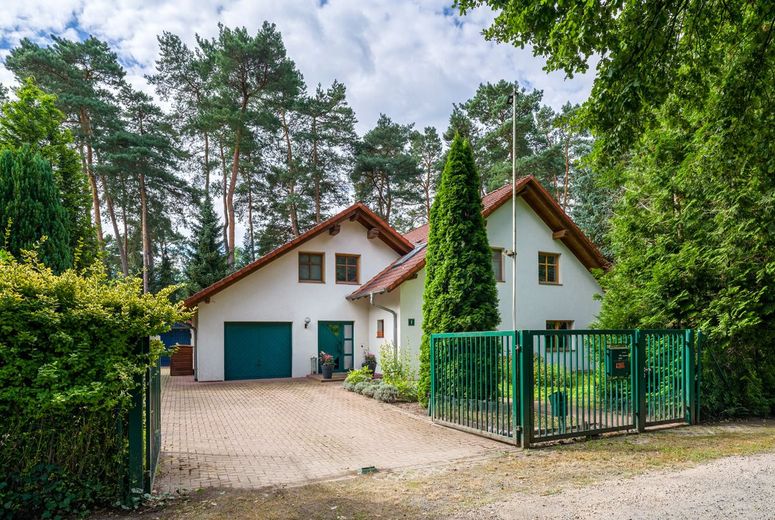 TOP ! Gifhorn-Winkel:  Exklusive Landhausvilla  mitten in der Natur ! – Außenansicht vorne