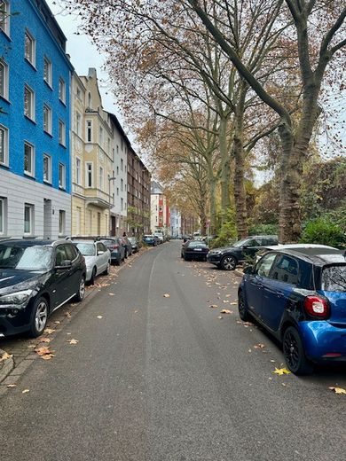 schöne 1 Zi.-Wohnung mit separater Küche und Balkon in Düsseldorf-Bilk ! – Burghofstraße