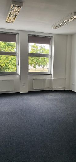 Top Büroflächen mit vielen Möglichkeiten, EUR 15,- bis 17,- pro qm warm – Büro groß