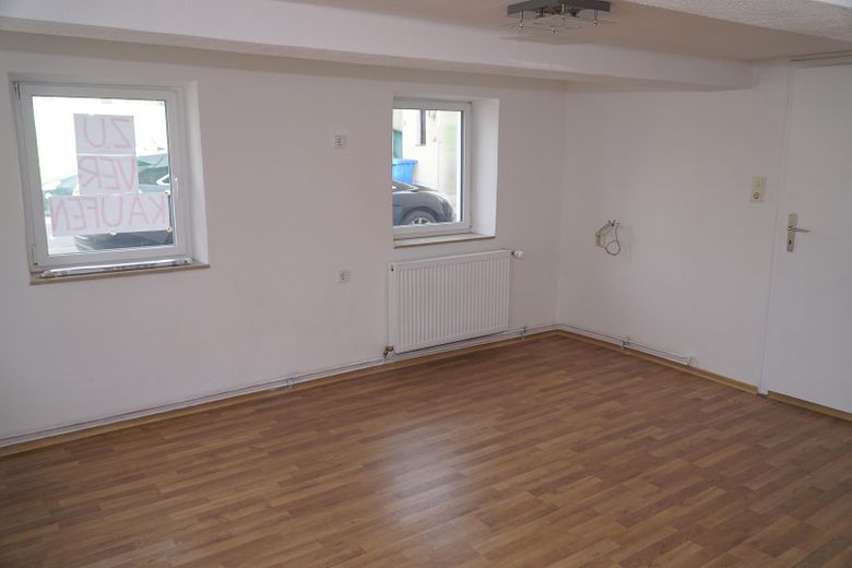 Vollständig renoviertes und modernisiertes 5-Zimmer-Einfamilienhaus in Eichendorf – Wohnzimmer EG