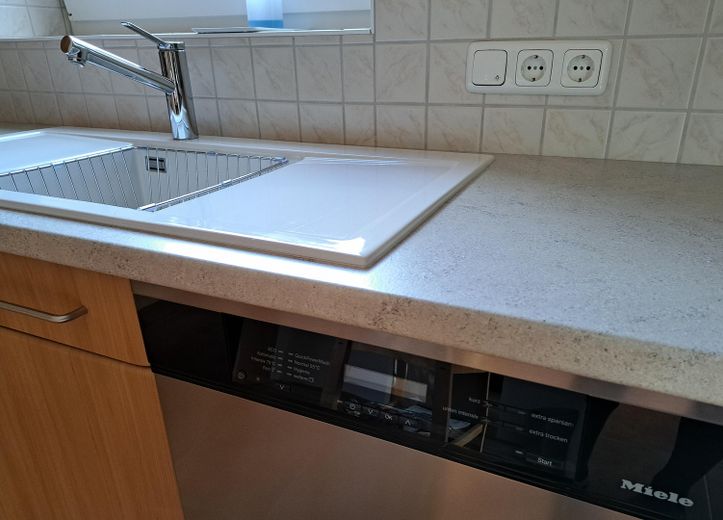 Keramikspüle in der Küche