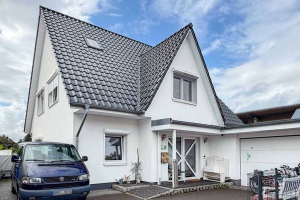 Casa unifamiliare moderna con ampia disponibilità di spazio, giardino e dotazioni ben studiate