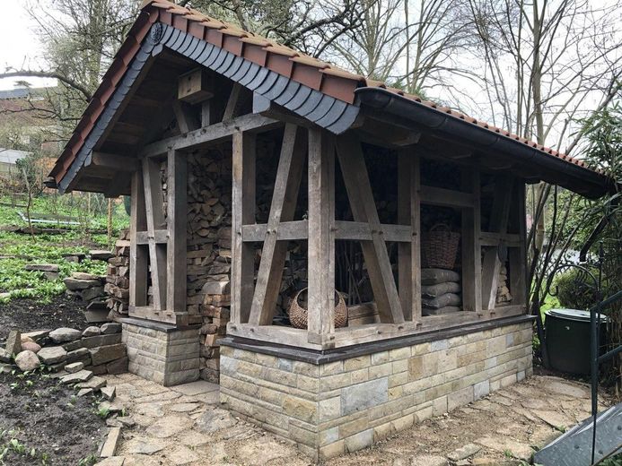 3-Fam.-Haus mit Wintergarten, großer Süd-Garten, viel Nutzfläche, erneuerbare Energien, Doppelgarage – Garten Fachwerkhaus