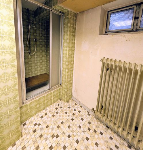 Centraal in Goldbach met veel ruimte voor het hele gezin – Nassraum/Dusche Keller