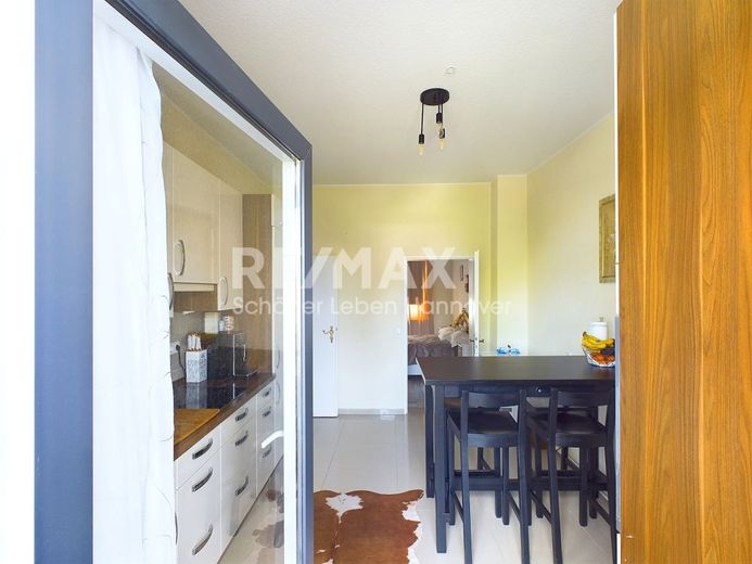 Lichtdurchflutete 3-Zimmer-Balkon-Wohnung im 2. OG mit grünem Rückzugsort – Balkon