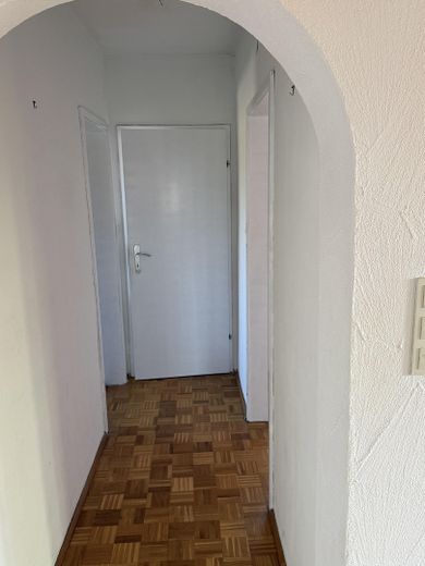 Großzügiges 2-/3- Familienhaus in ruhiger Lage mit flexiblen Nutzungsmöglichkeiten – Flur OG