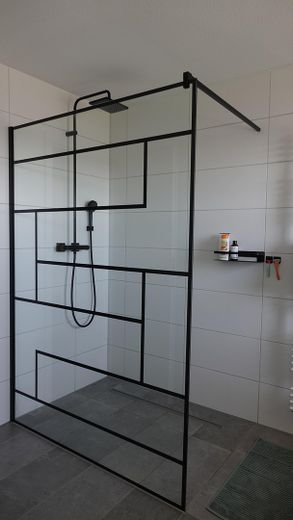 Walk-in Dusche im Bad OG