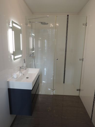 Modernes Zuhause – Gäste-WC EG