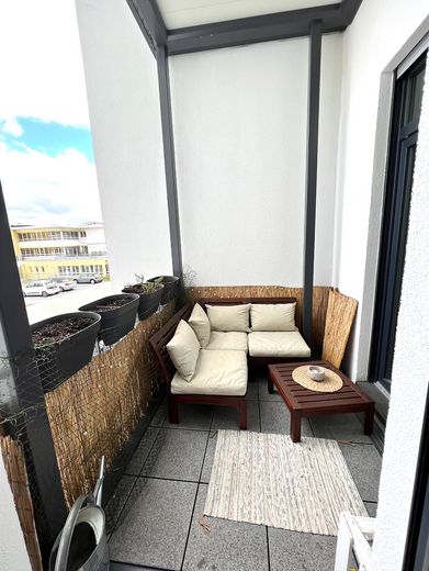 Moderne 3-Zi-Wohnung mit 2 Balkonen, hohen Decken uvm. – Loggia