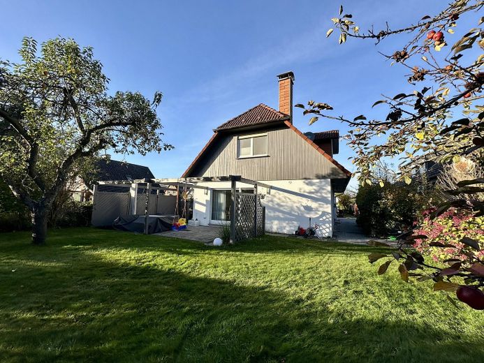 ZONDER COURTAGE: Moderne eengezinswoning met terras op het zuiden, carport en centrale, rustige ligging – Garten