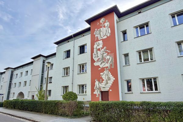 2-Raum-Wohnung mit Balkon & Badewanne - WG geeignet - Parkett-Fußboden